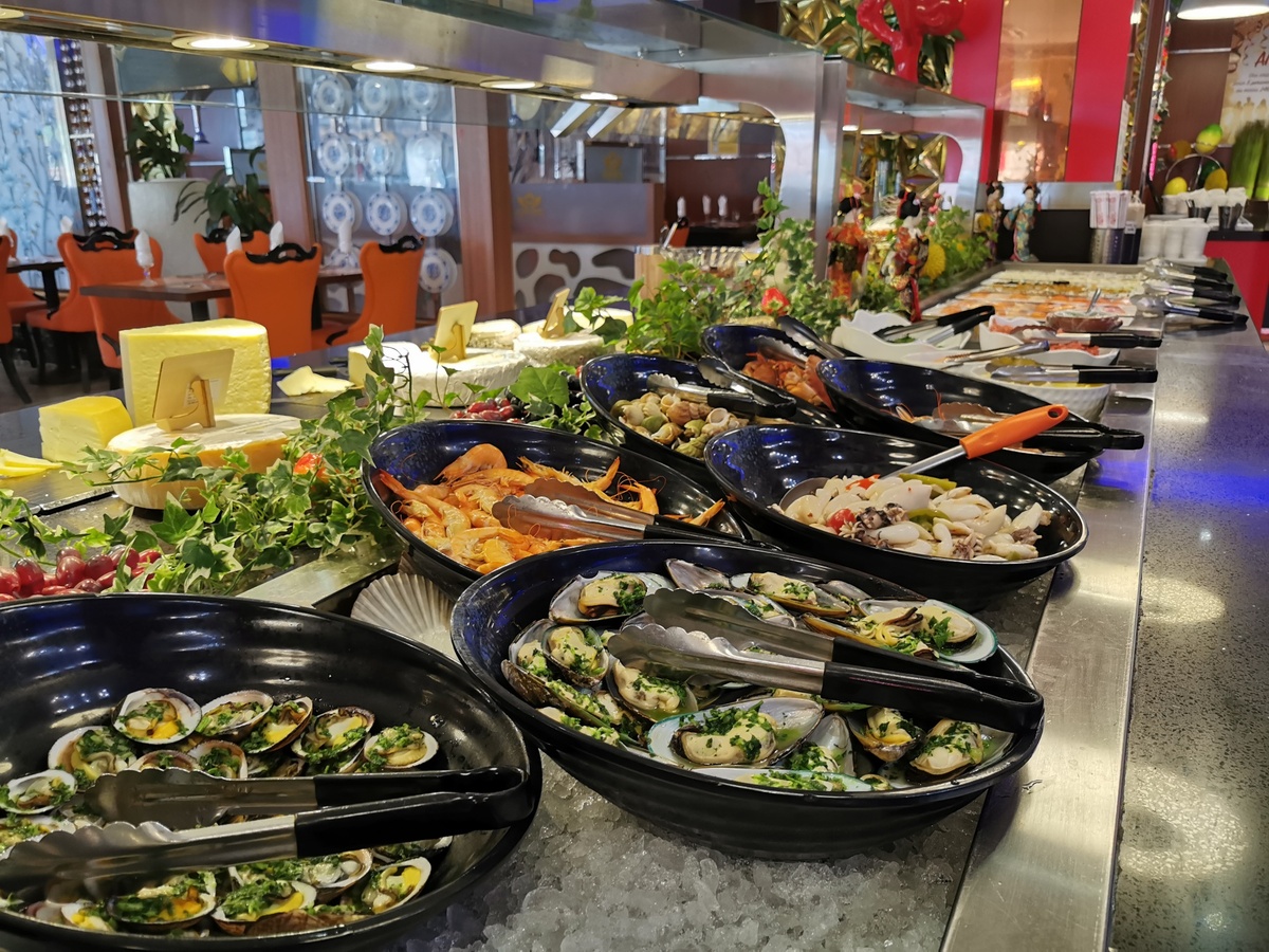 Buffet Royal Restaurant avec buffet à volonté près de Saix